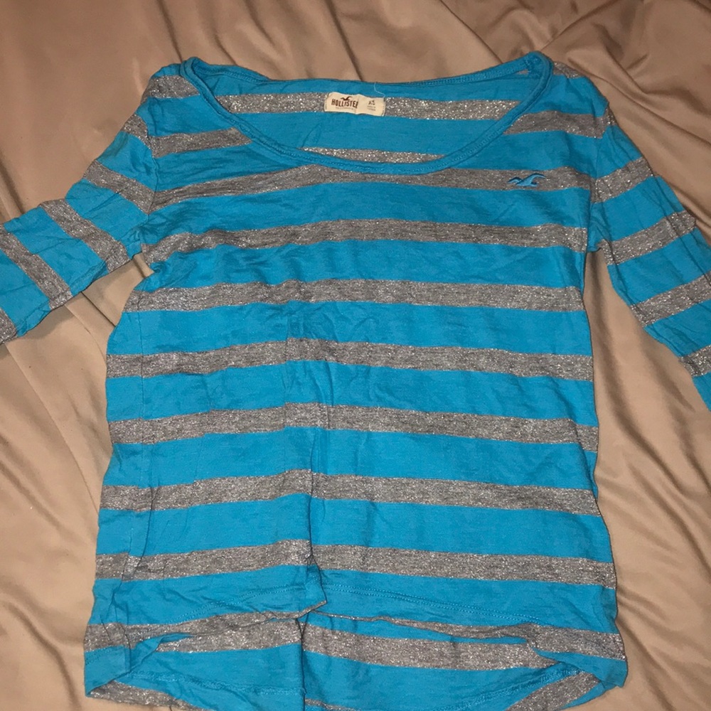 blue hollister t-shirt